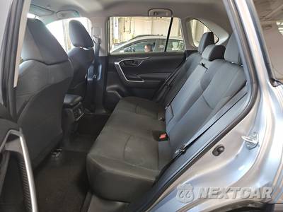 2025 Toyota RAV4 LE - zdjęcie 13 z 33 - miniatura