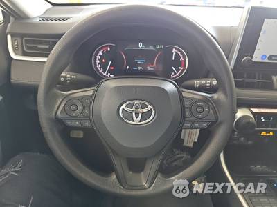 2025 Toyota RAV4 LE - zdjęcie 10 z 33 - miniatura