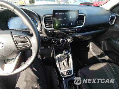 2025 Hyundai Venue SEL - zdjęcie 11 z 27 - miniatura