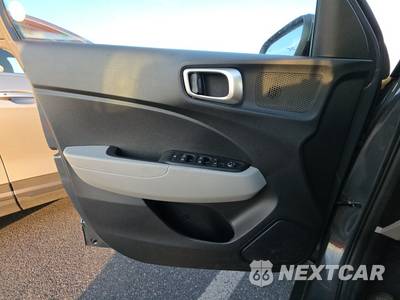 2025 Hyundai Venue SEL - zdjęcie 9 z 38 - miniatura