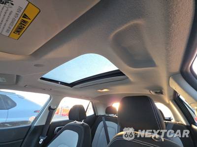2025 Hyundai Venue SEL - zdjęcie 18 z 38 - miniatura