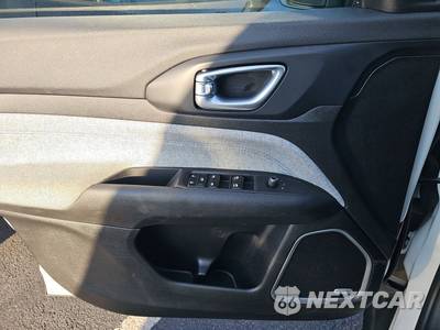 2025 Jeep Compass Latitude - zdjęcie 9 z 32 - miniatura
