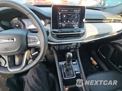 2025 Jeep Compass Latitude - zdjęcie 11 z 32 - miniatura