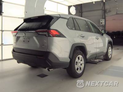 2025 Toyota RAV4 LE - zdjęcie 4 z 27 - miniatura