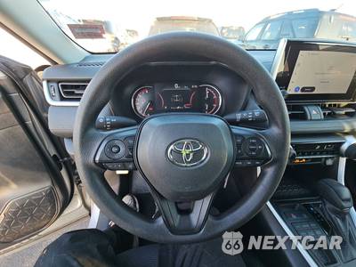 2025 Toyota RAV4 LE - zdjęcie 10 z 27 - miniatura