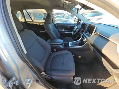2025 Toyota RAV4 LE - zdjęcie 8 z 27 - miniatura