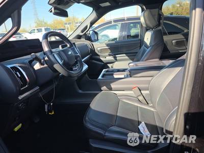 2025 Ford Expedition MAX Platinum - zdjęcie 7 z 25 - miniatura