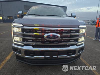 2026 Ford Super Duty F-350 King Ranch Crew Cab Long Bed - zdjęcie 2 z 20 - miniatura