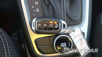 2025 Hyundai Venue SEL - zdjęcie 21 z 33 - miniatura