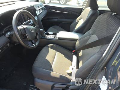 2025 Toyota Camry LE - zdjęcie 7 z 37 - miniatura