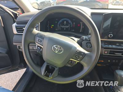 2025 Toyota Camry LE - zdjęcie 10 z 37 - miniatura