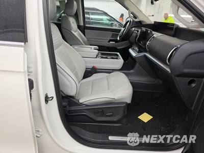 2025 Ford Expedition MAX Platinum - zdjęcie 8 z 39 - miniatura