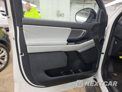 2025 Ford Expedition MAX Platinum - zdjęcie 9 z 39 - miniatura