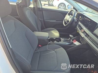 2025 Kia K4 LXS - zdjęcie 8 z 26 - miniatura