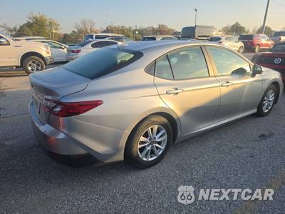 2025 Toyota Camry LE - zdjęcie 4 z 24 - miniatura