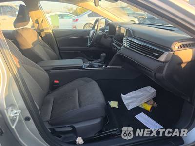 2025 Toyota Camry LE - zdjęcie 8 z 24 - miniatura