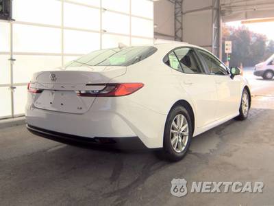 2025 Toyota Camry LE - zdjęcie 4 z 33 - miniatura