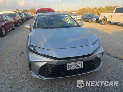 2025 Toyota Camry LE - zdjęcie 2 z 24 - miniatura