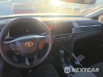 2025 Toyota Camry LE - zdjęcie 11 z 24 - miniatura