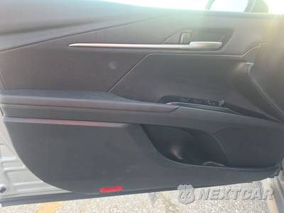 2025 Toyota Camry LE - zdjęcie 9 z 24 - miniatura