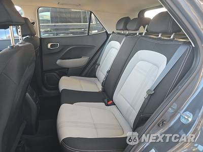 2025 Hyundai Venue SEL - zdjęcie 13 z 28 - miniatura