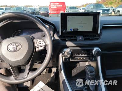 2025 Toyota RAV4 LE - zdjęcie 11 z 27 - miniatura