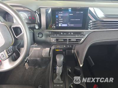 2025 Toyota Camry LE - zdjęcie 11 z 46 - miniatura