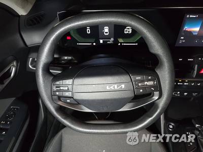 2025 Kia K4 LXS - zdjęcie 10 z 37 - miniatura