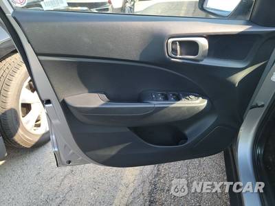 2025 Hyundai Venue SEL - zdjęcie 9 z 23 - miniatura