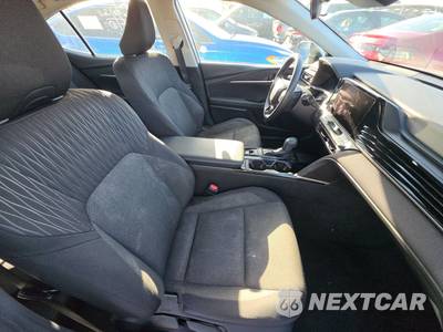2025 Toyota Camry LE - zdjęcie 8 z 24 - miniatura
