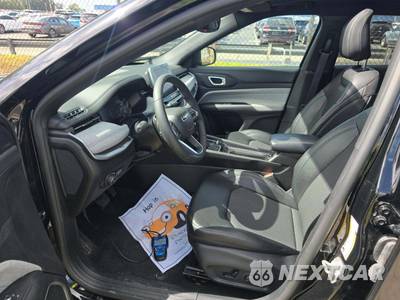 2025 Jeep Compass Latitude - zdjęcie 4 z 9 - miniatura