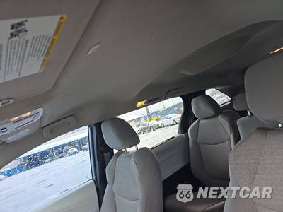 2025 Toyota Sienna LE 8-Passenger 120.5" WB - zdjęcie 19 z 33 - miniatura