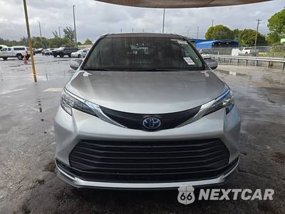 2025 Toyota Sienna LE 8-Passenger 120.5" WB - zdjęcie 2 z 33 - miniatura