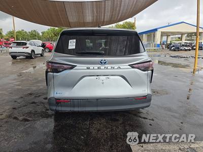 2025 Toyota Sienna LE 8-Passenger 120.5" WB - zdjęcie 5 z 33 - miniatura