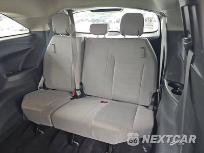 2025 Toyota Sienna LE 8-Passenger 120.5" WB - zdjęcie 14 z 33 - miniatura