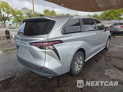 2025 Toyota Sienna LE 8-Passenger 120.5" WB - zdjęcie 4 z 33 - miniatura