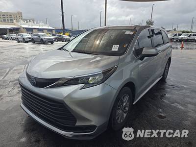 2025 Toyota Sienna LE 8-Passenger 120.5" WB