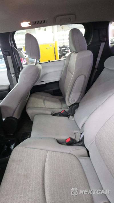 2025 Toyota Sienna LE 8-Passenger 120.5" WB - zdjęcie 42 z 43 - miniatura