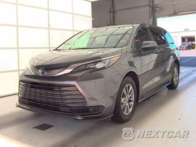 2025 Toyota Sienna LE 8-Passenger 120.5" WB