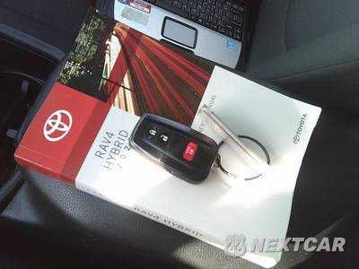 2025 Toyota RAV4 Hybrid XLE - zdjęcie 7 z 29 - miniatura