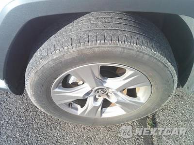 2025 Toyota RAV4 Hybrid XLE - zdjęcie 17 z 29 - miniatura