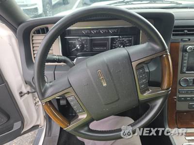 2014 Lincoln Navigator L - zdjęcie 10 z 39 - miniatura