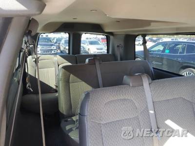 2025 Chevrolet Express 3500 Passenger Van LT 1LT 155.1" WB - zdjęcie 8 z 26 - miniatura
