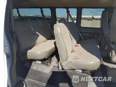 2025 Chevrolet Express 3500 Passenger Van LT 1LT 155.1" WB - zdjęcie 9 z 26 - miniatura