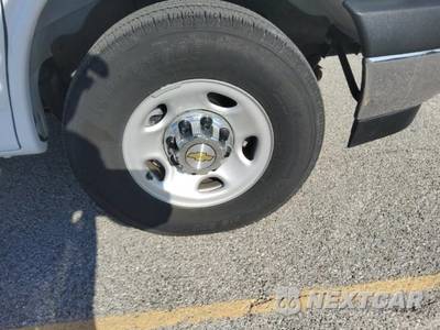 2025 Chevrolet Express 3500 Passenger Van LT 1LT 155.1" WB - zdjęcie 7 z 26 - miniatura