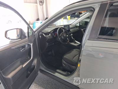 2020 Toyota RAV4 XLE - zdjęcie 13 z 25 - miniatura