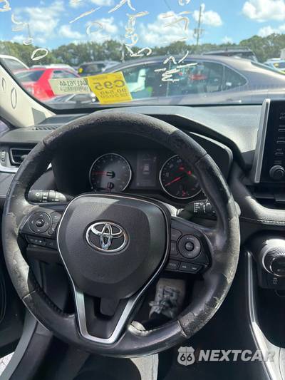 2020 Toyota RAV4 XLE - zdjęcie 17 z 25 - miniatura