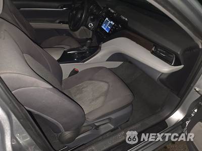 2019 Toyota Camry LE - zdjęcie 8 z 27 - miniatura