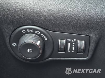 2025 Jeep Compass Latitude - zdjęcie 20 z 35 - miniatura