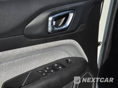 2025 Jeep Compass Latitude - zdjęcie 28 z 35 - miniatura